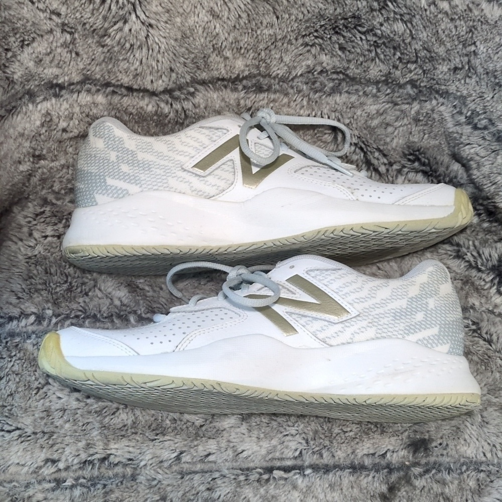 New Balance Women's 696 V3 Tennis Shoes - Picture 4 of 6